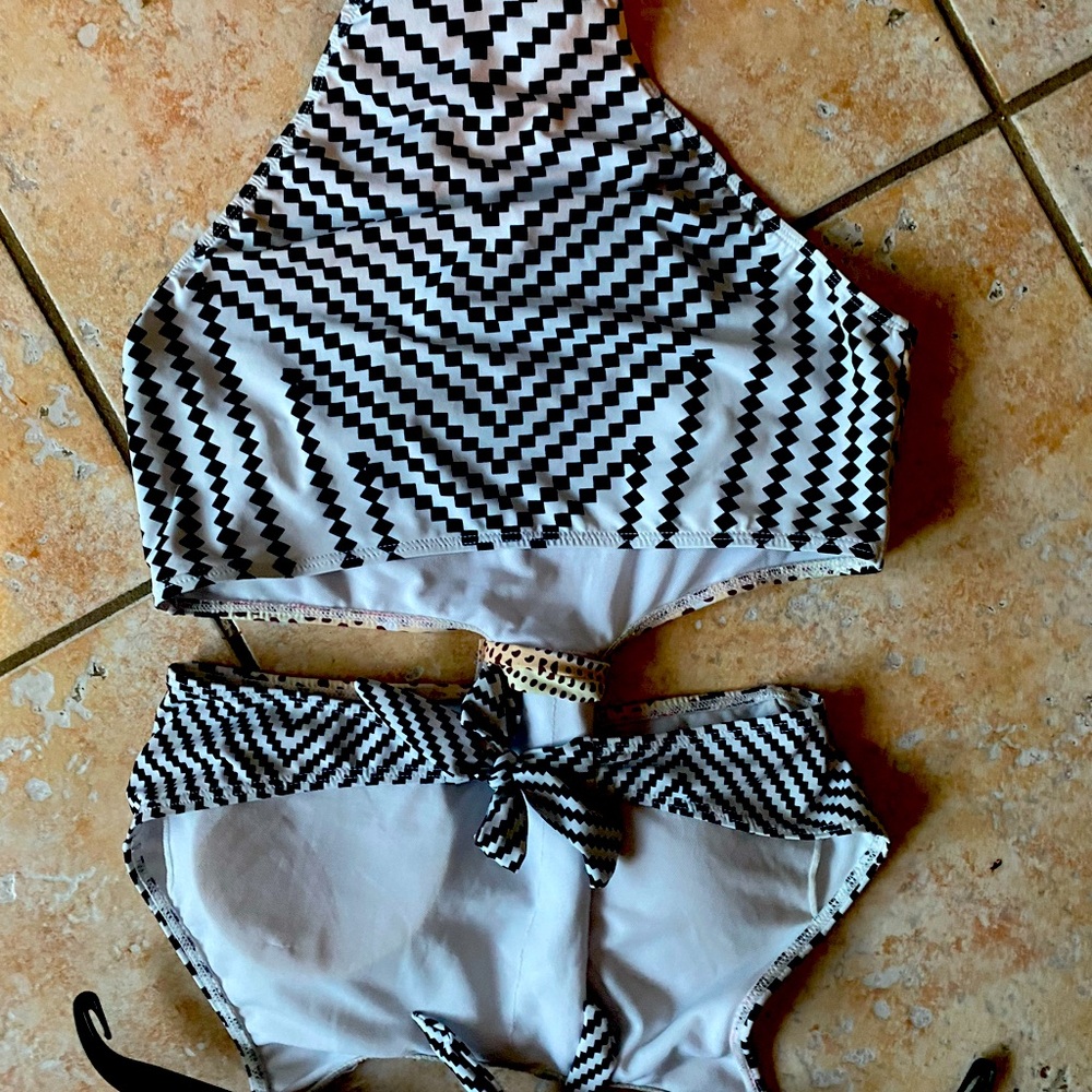 Creatvalu - Chic Geometric Patterned Dress - Blac… - image 4